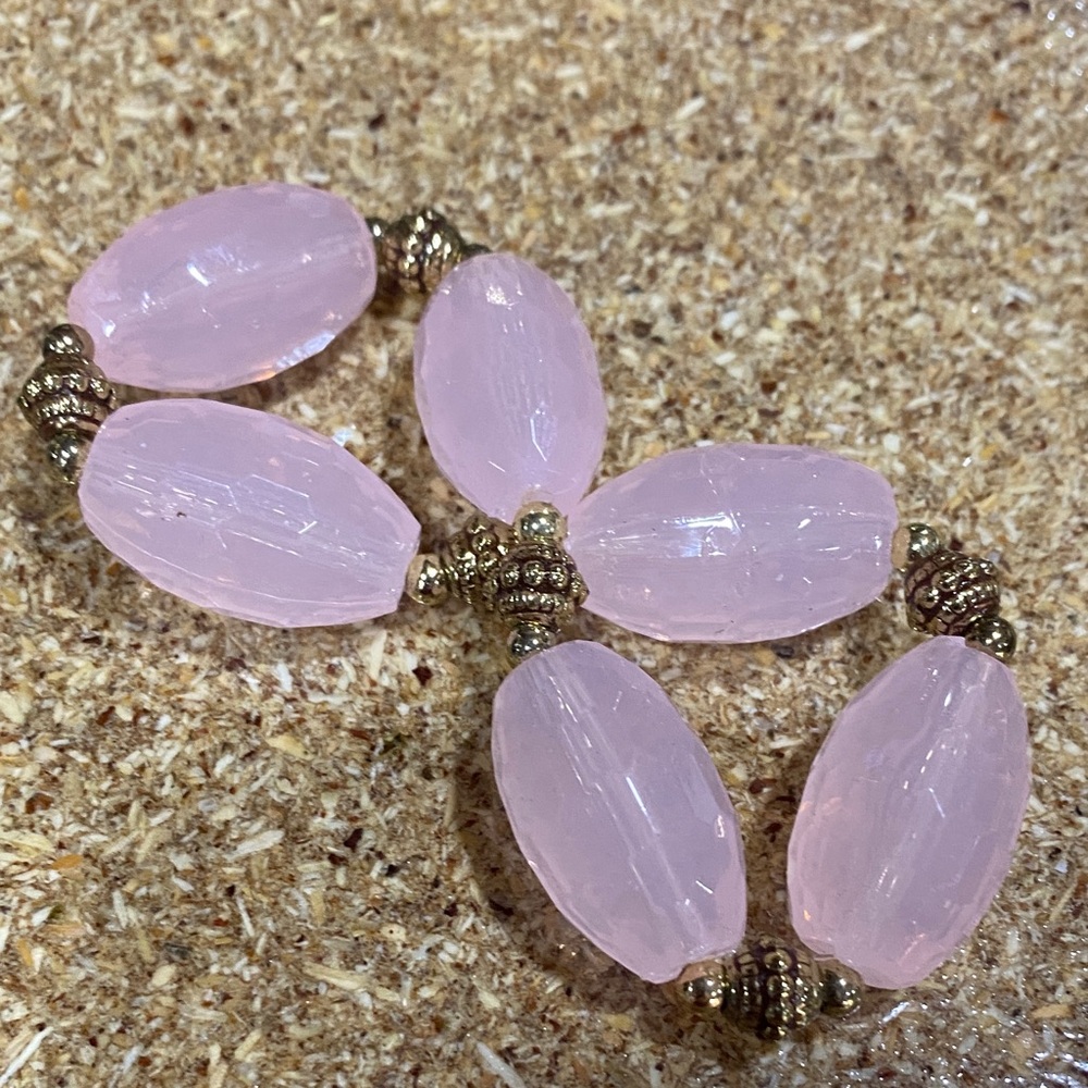Elegant Pink and Gold Beaded Bracelet - Picture 3 of 3